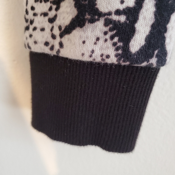 525 America Snakeskin Printed Cropped Sweatshirt - Picture 4 of 8